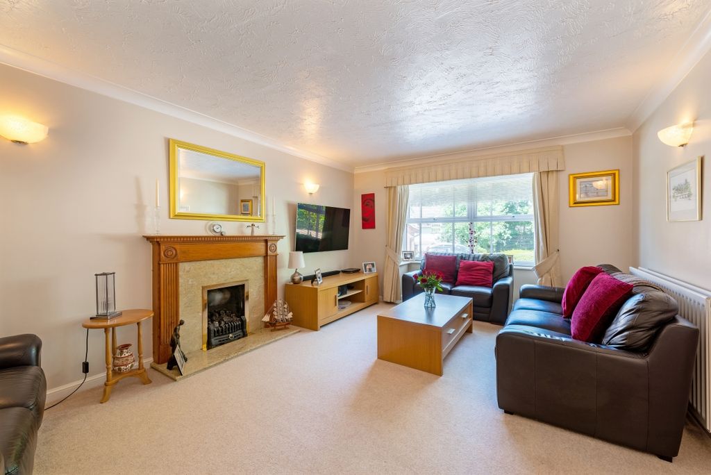 Property photo 3 of 17 23 Painters Pight...