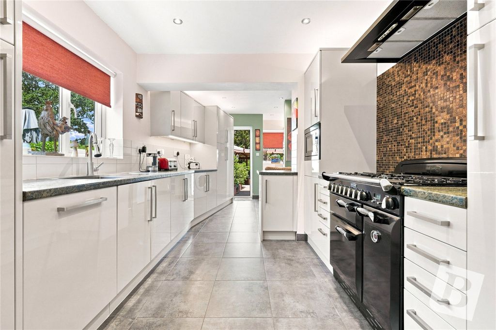 Property photo 3 of 27 Kitchen
