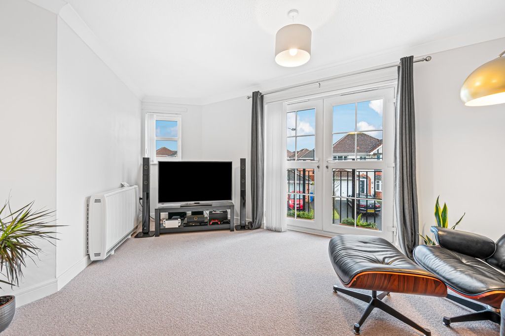 Property photo 3 of 21