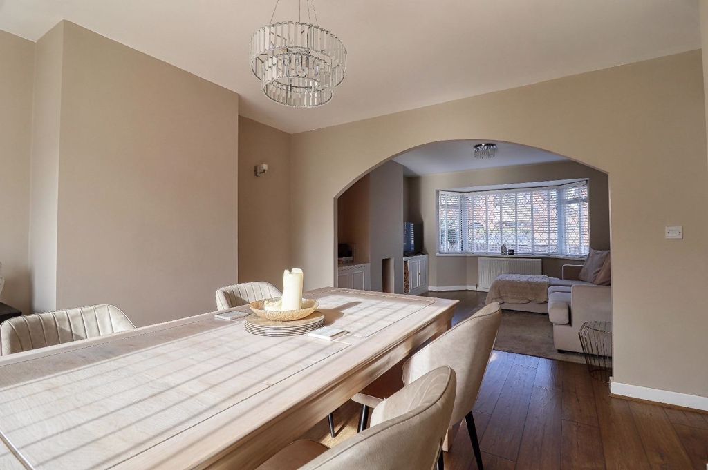 Property photo 3 of 11 Diner