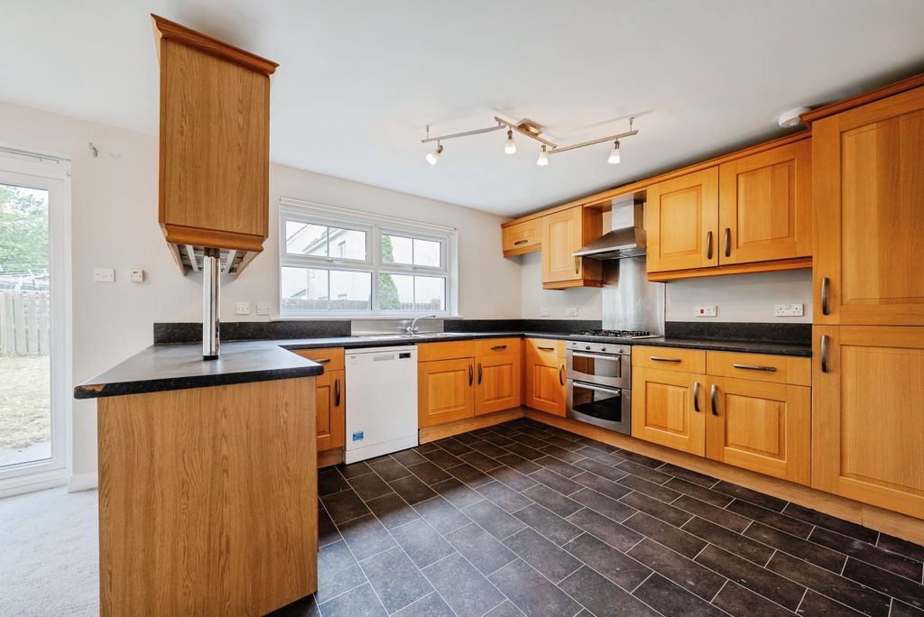 Property photo 2 of 20 18Hawthorneway-7