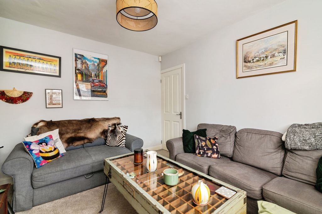 Property photo 3 of 17 Photo