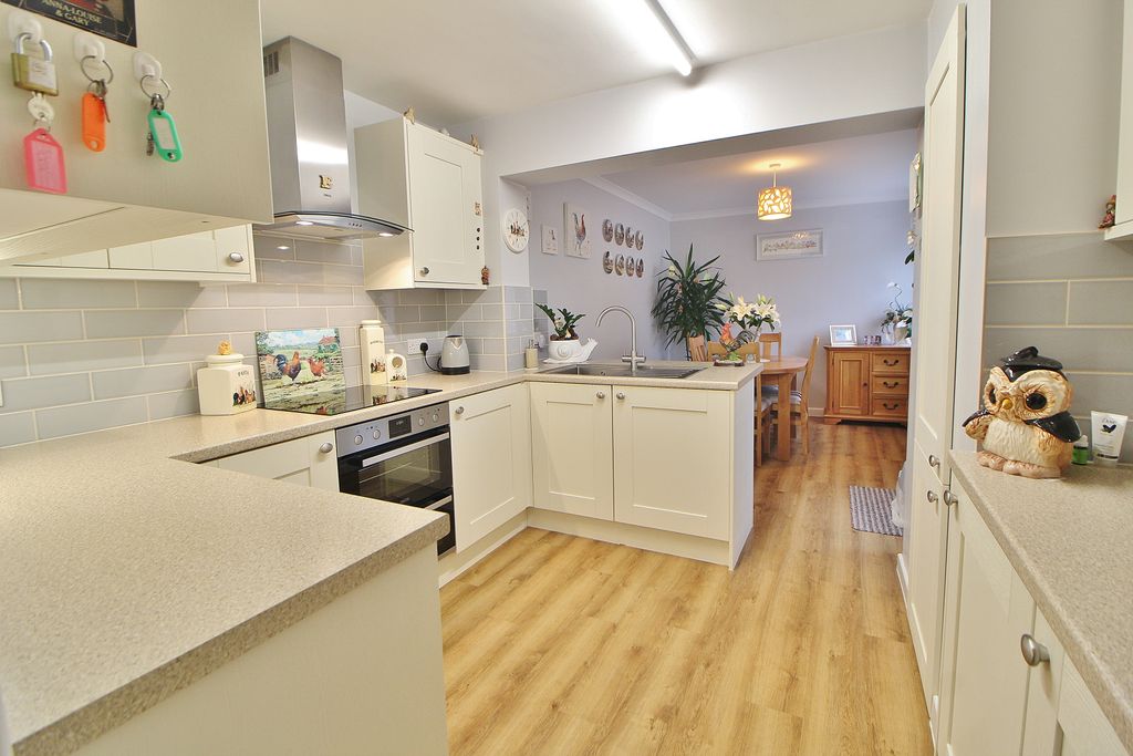 Property photo 2 of 17