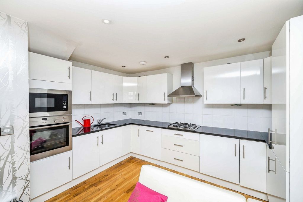 Property photo 3 of 14 Kitchen