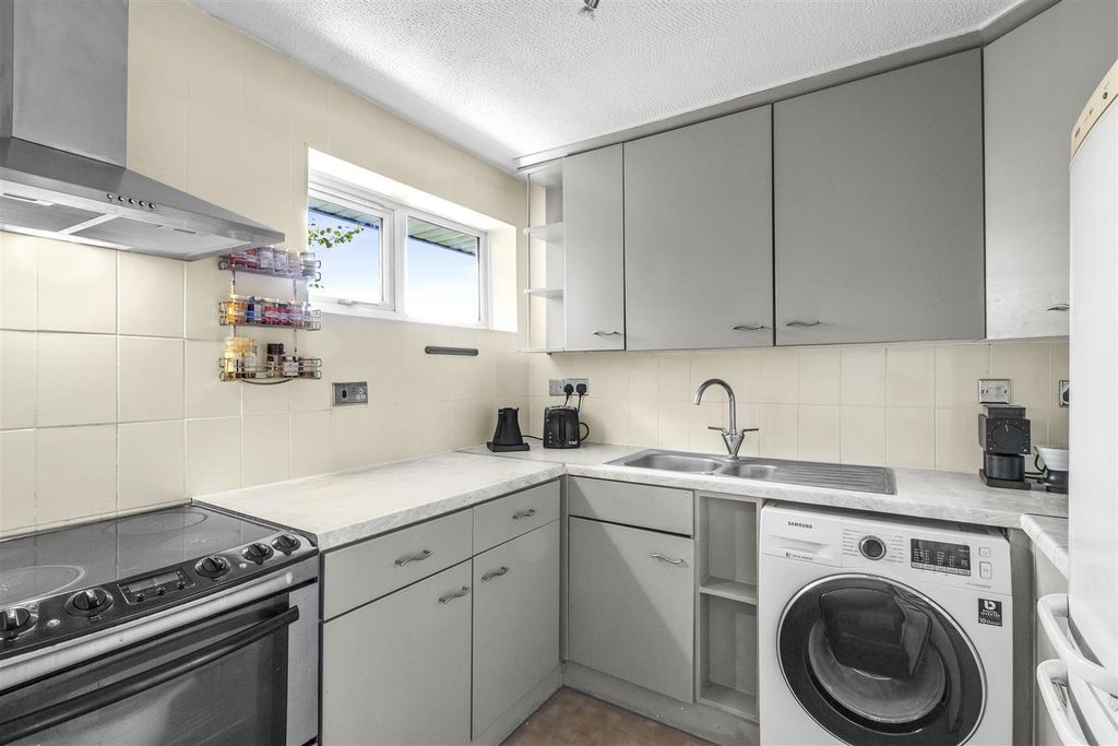 Property photo 3 of 13 Normans Court, Micklefield Rd-3.Jpg