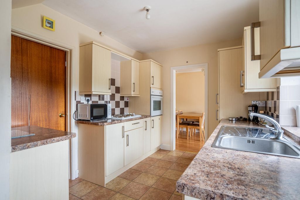 Property photo 3 of 14 Kitchen