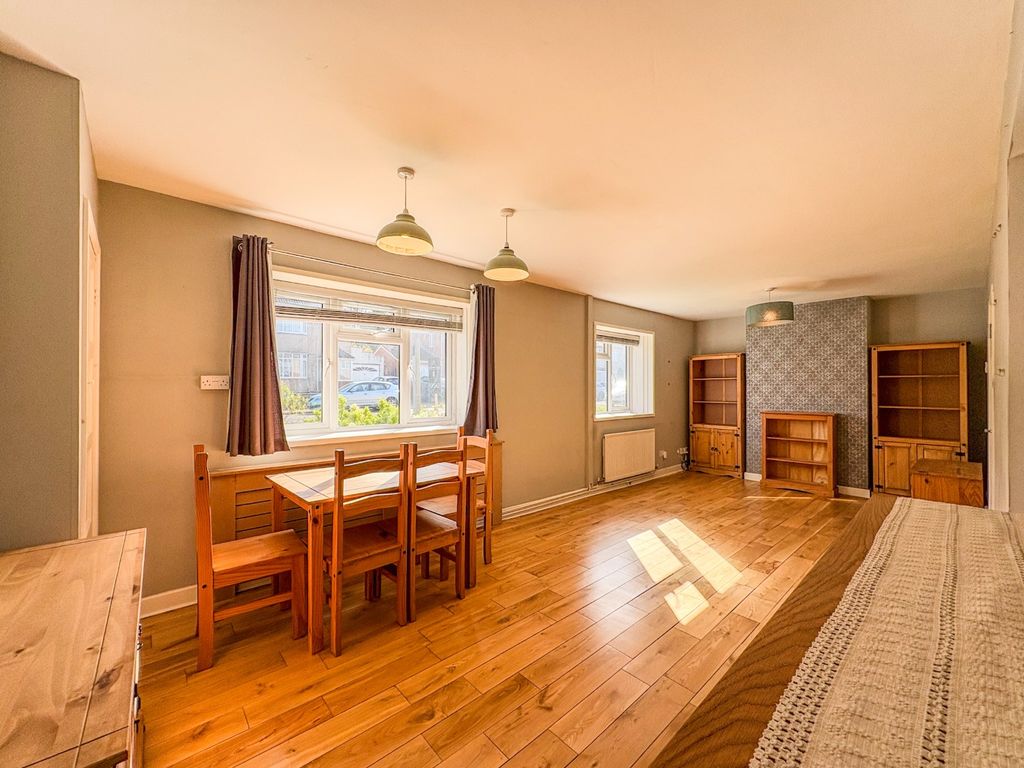 Property photo 2 of 25 4414196