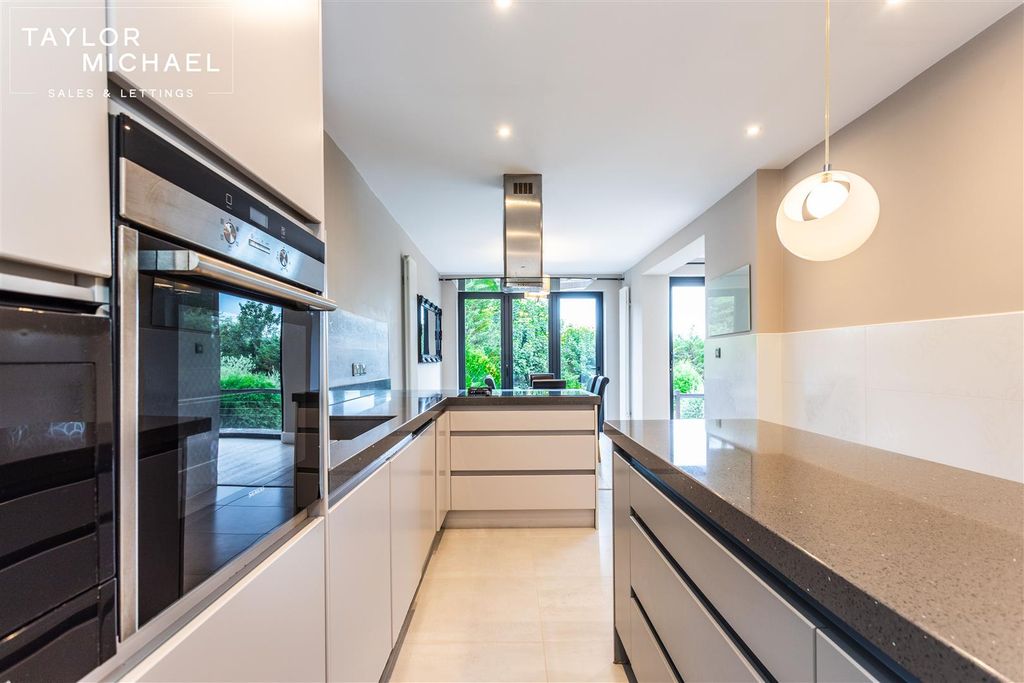 Property photo 3 of 46 Kitchen