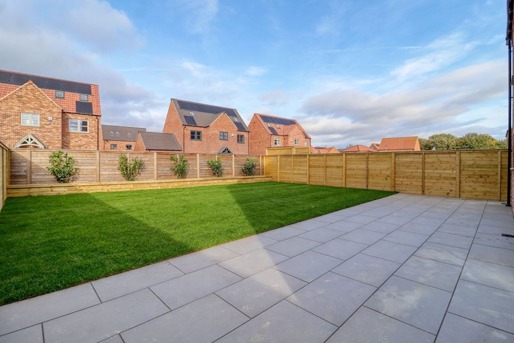 Property photo 2 of 16 Garden