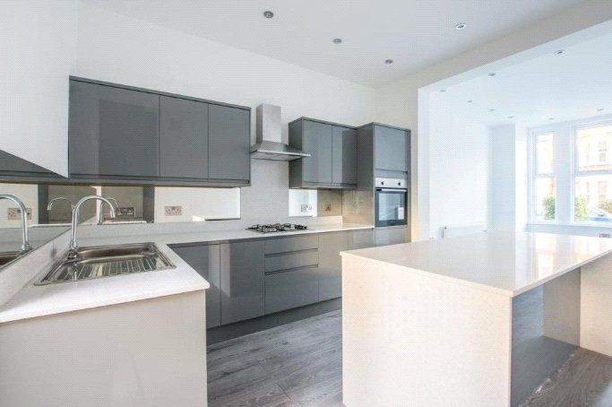 Property photo 3 of 14 Kitchen