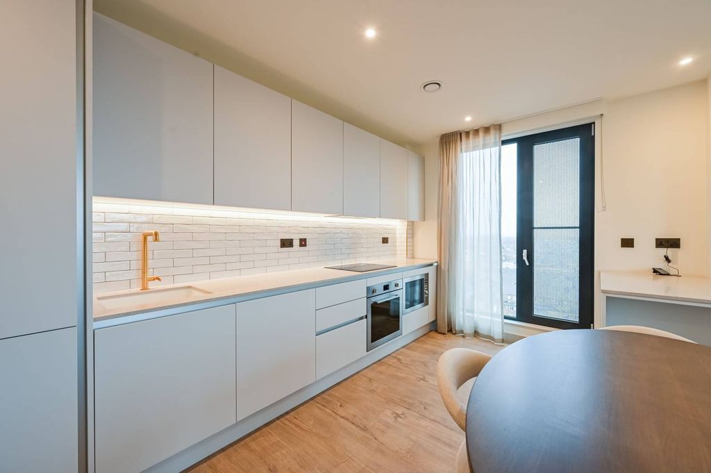 Property photo 3 of 25