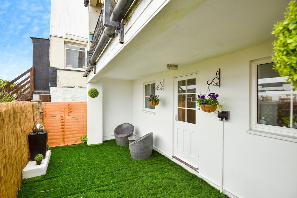 Property photo 3 of 12 Photo
