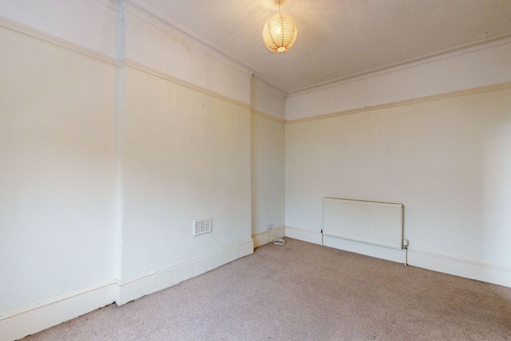 Property photo 2 of 6 Flat 2, 84 Lewin Road, Streatham, London, Sw16 6Ju