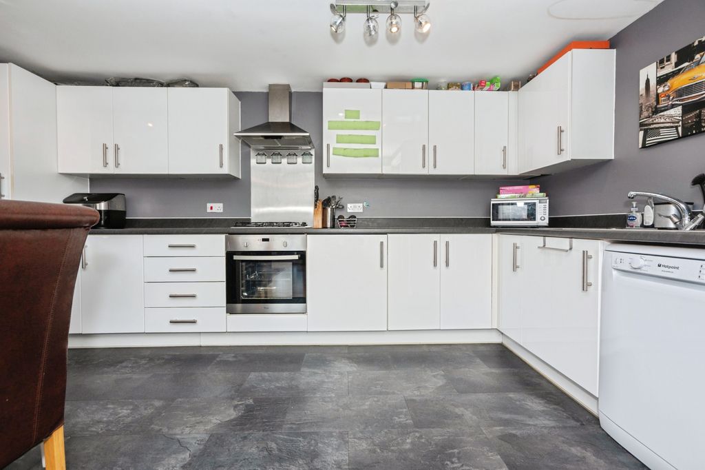 Property photo 3 of 20