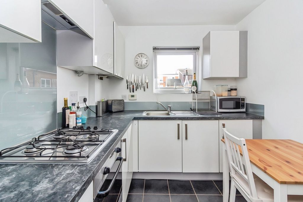 Property photo 3 of 15 Kitchen