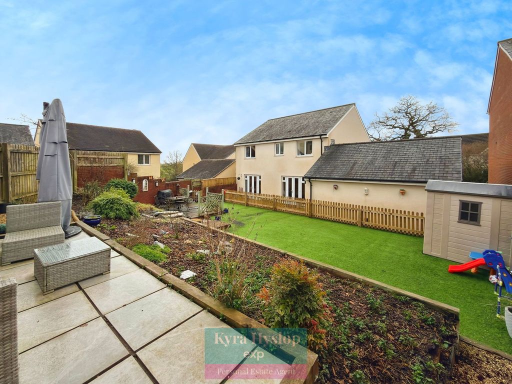 Property photo 2 of 25