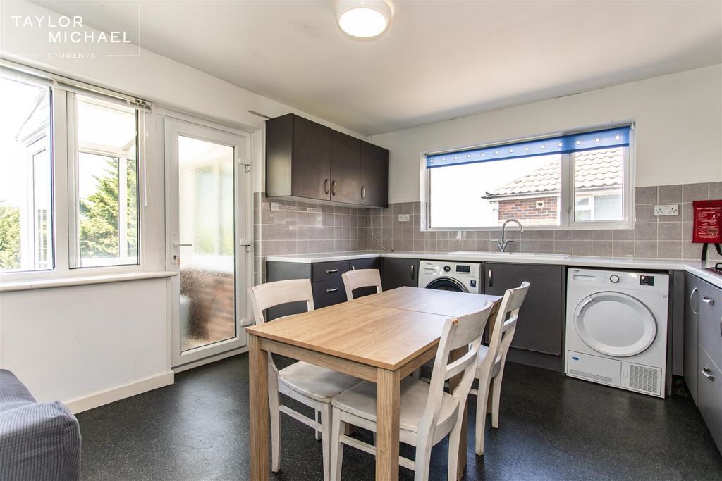 Property photo 1 of 25 Kitchen / Living Room