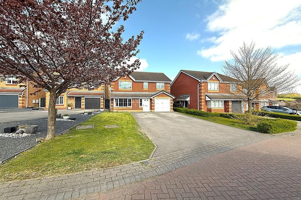 Property photo 1 of 19 E8212406F4B8Feeb35E5F4F48Bd2A367