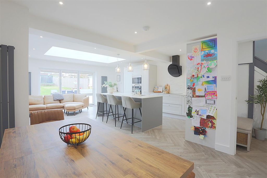 Property photo 3 of 24