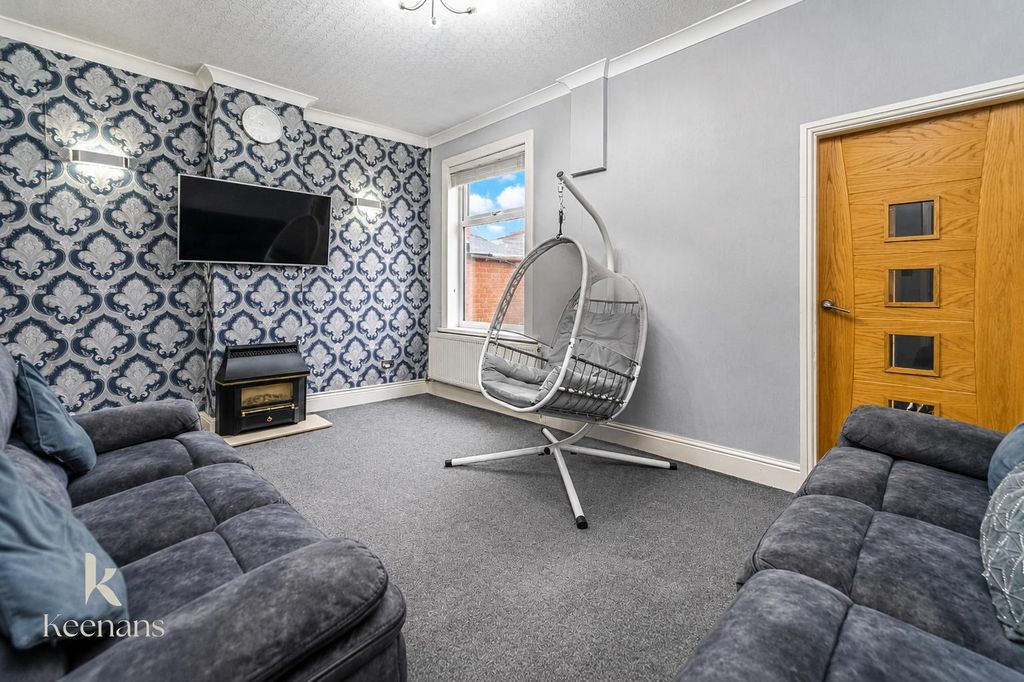 Property photo 2 of 20 Blackburn St-4.Png