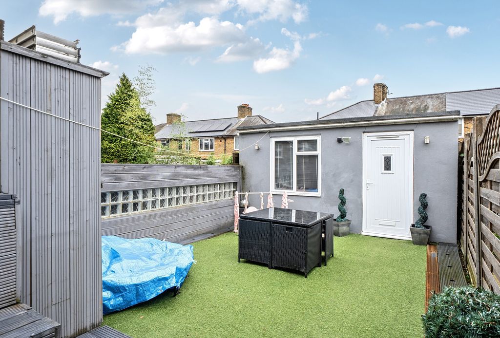 Property photo 3 of 9 1408421-3-698F0E3...