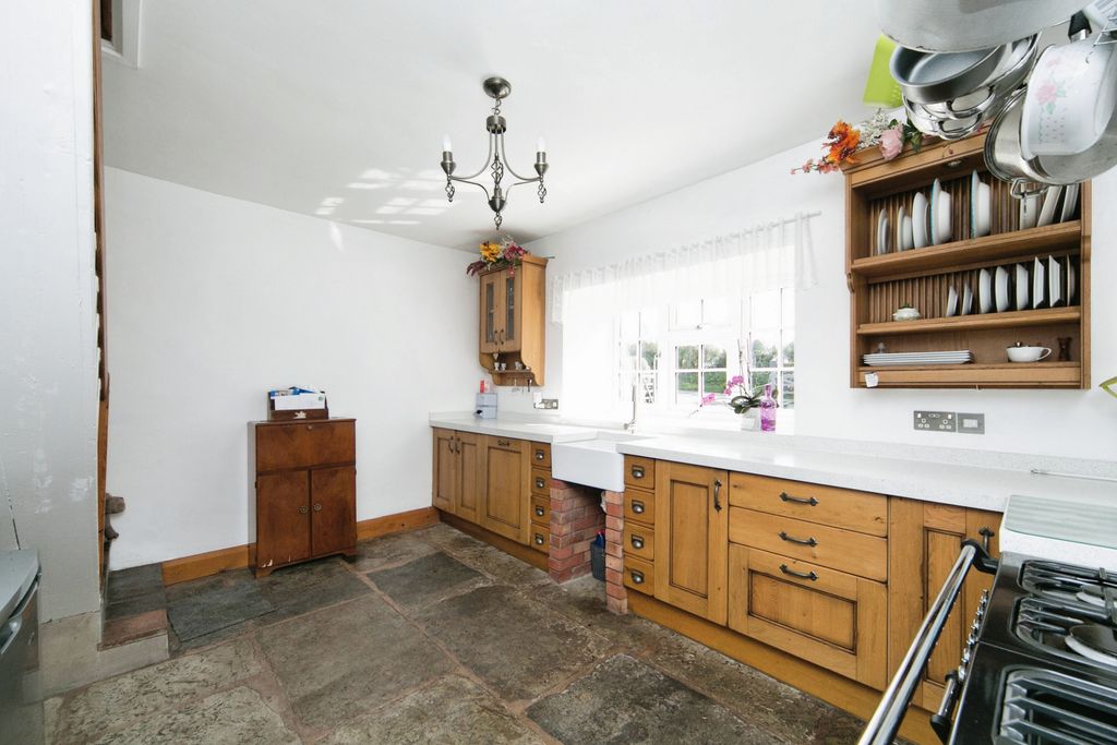 Property photo 2 of 25 Kitchen