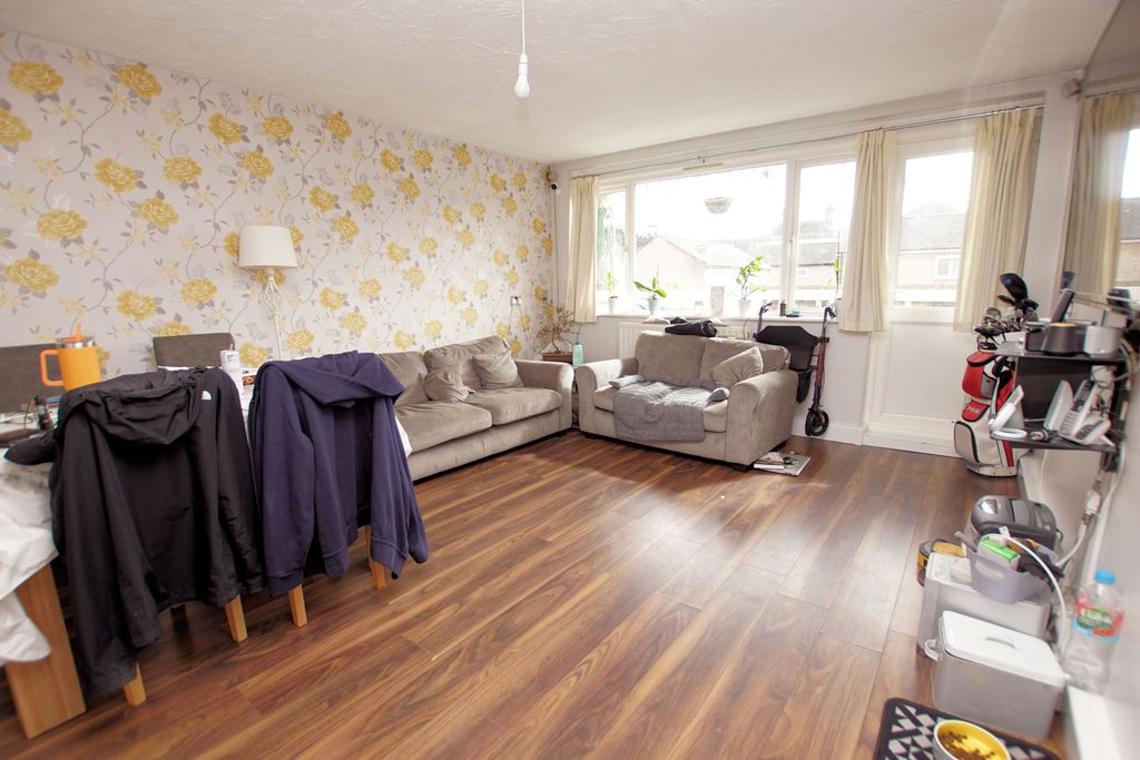 Property photo 2 of 11 Lounge