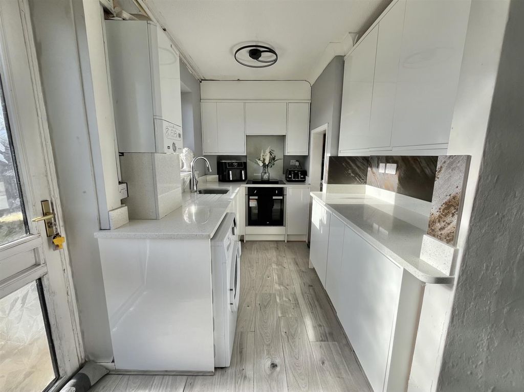 Property photo 3 of 11 Kitchen Diner