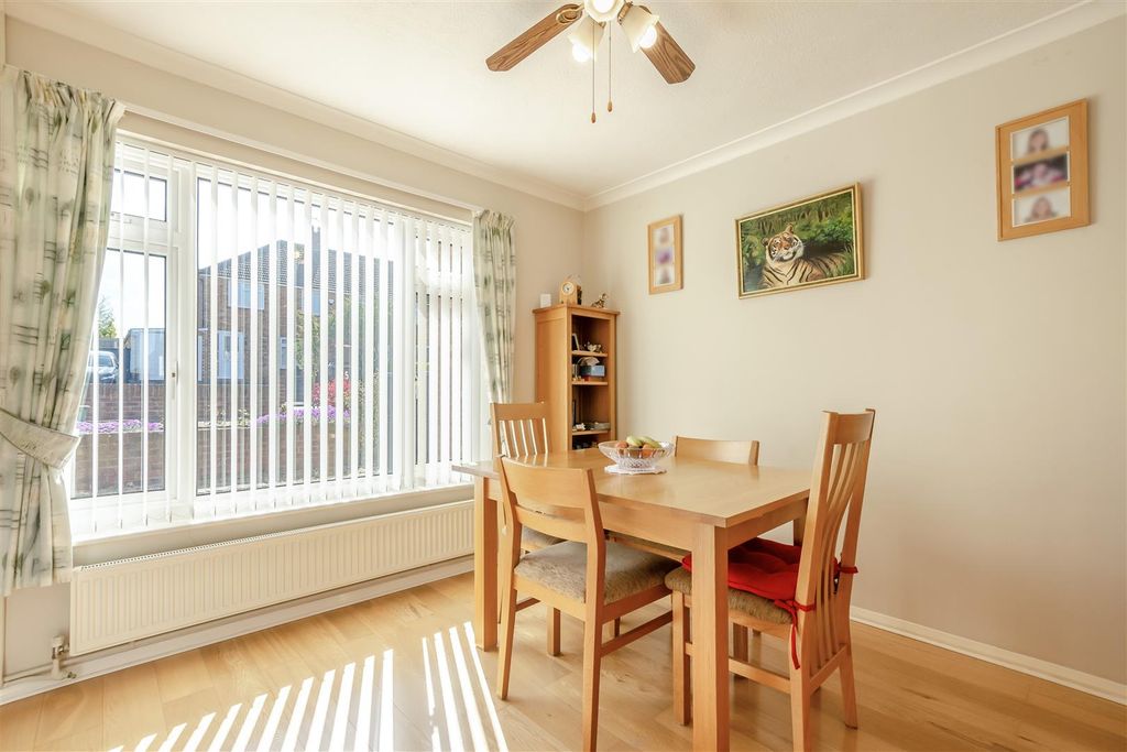 Property photo 3 of 18 Dining Room