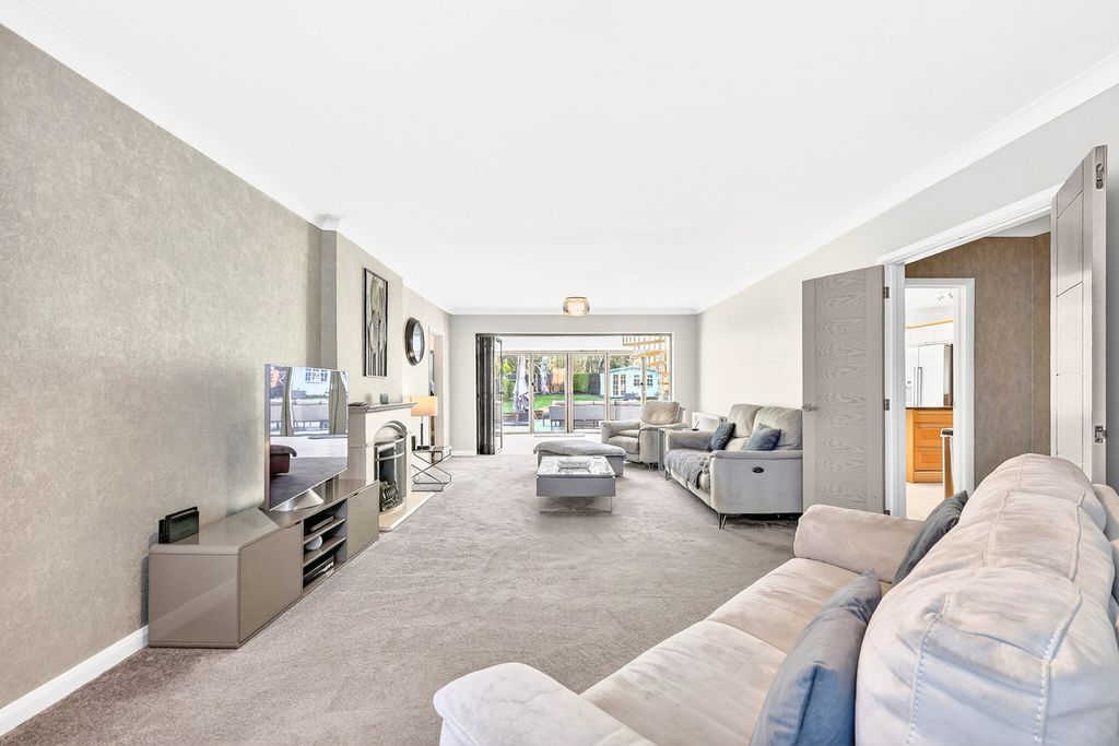 Property photo 2 of 45