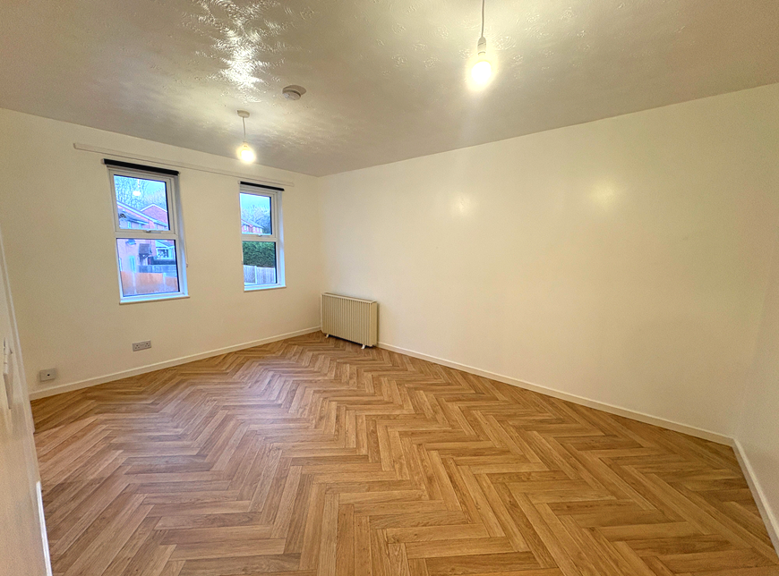 Property photo 2 of 4 Livng / Bedroom