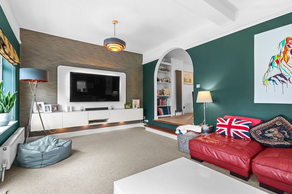 Property photo 2 of 40