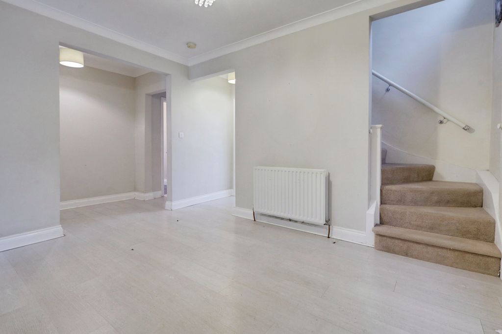 Property photo 3 of 27