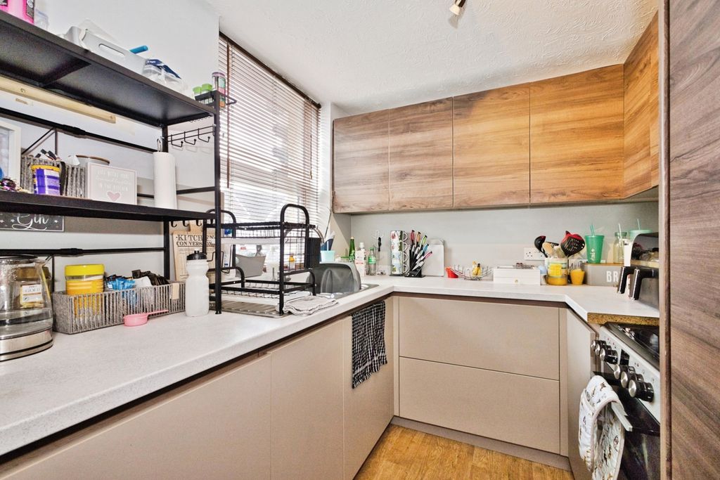 Additional image 4 of 2 bed flat for saleRutters Lane, Ilminster, Somerset TA19