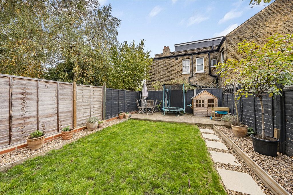 Property photo 2 of 18 Picture No. 11