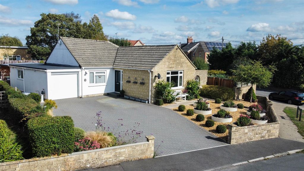 Property photo 1 of 16 2 Mere.Jpg