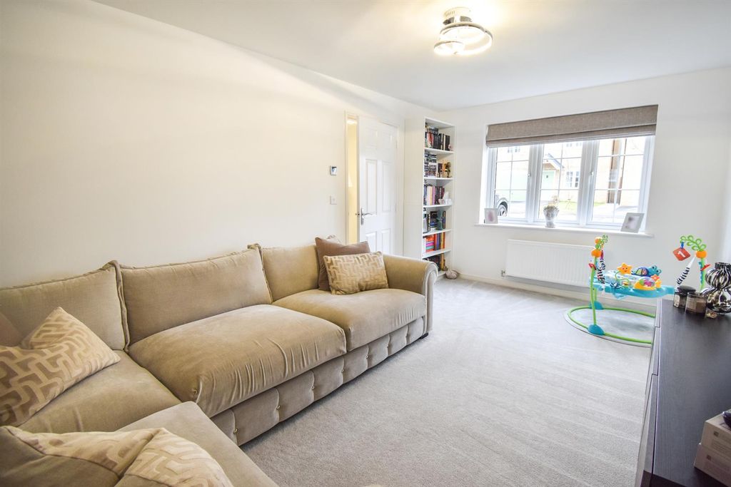 Property photo 2 of 24 Lounge