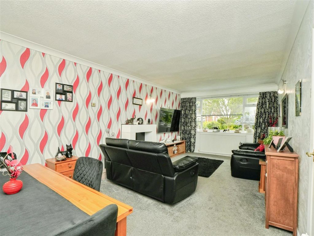 Property photo 3 of 21 Dining Lounge
