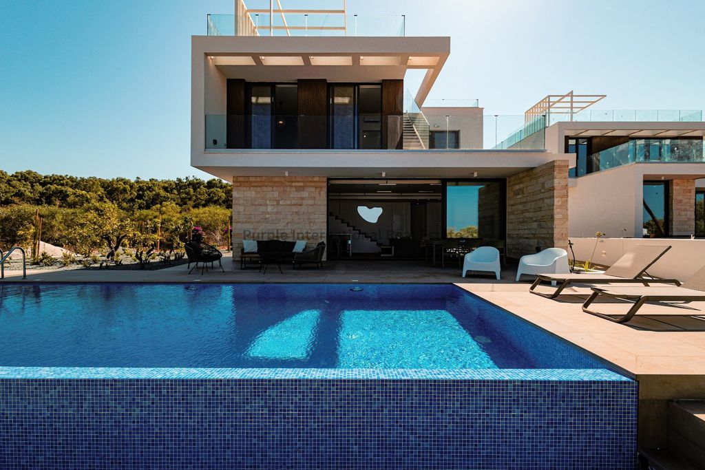 Property photo 1 of 31