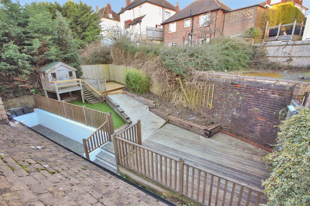 Property photo 3 of 13 Garden View