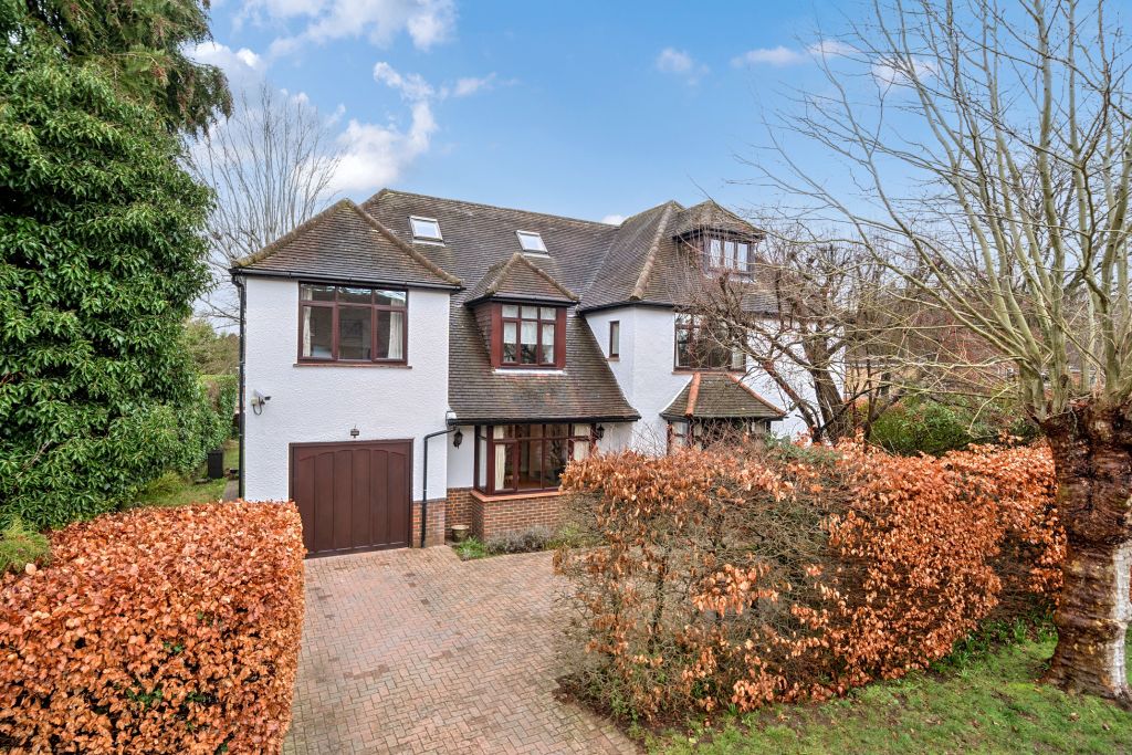 Property photo 1 of 32