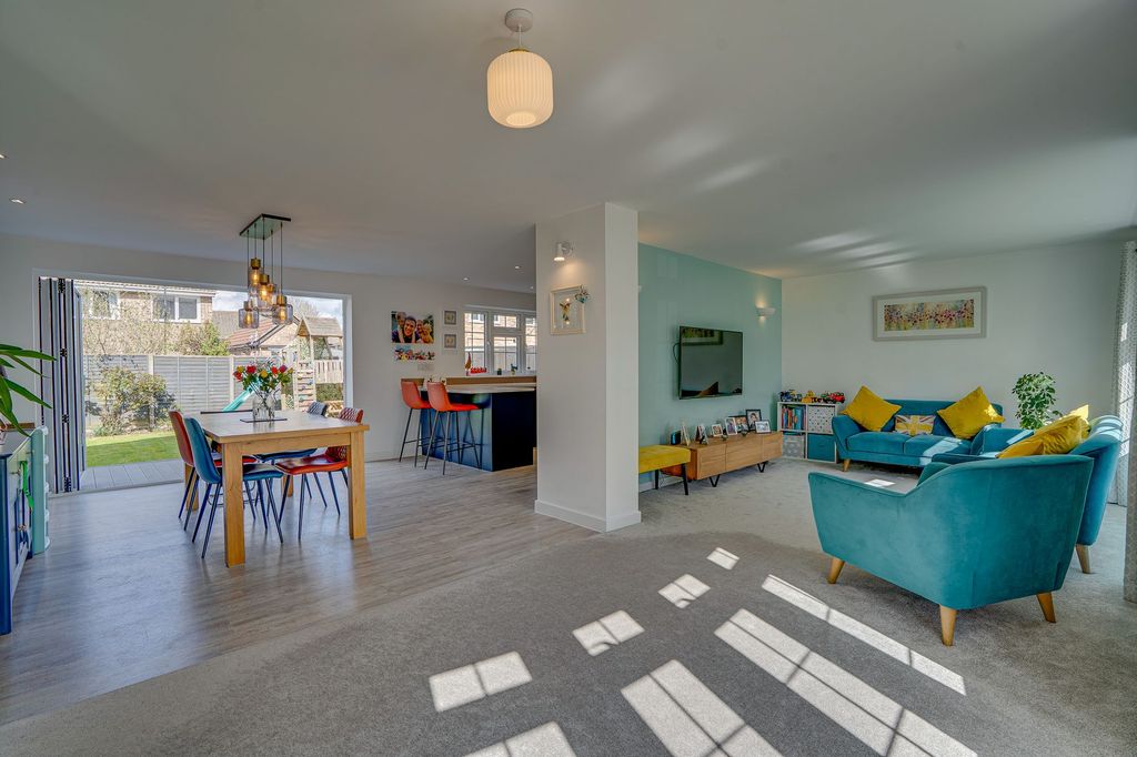 Property photo 2 of 23