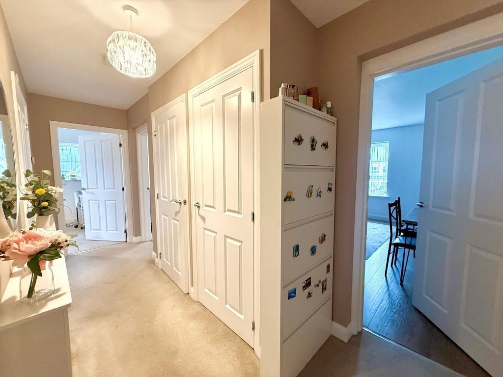 Property photo 2 of 11 Entrance Hall
