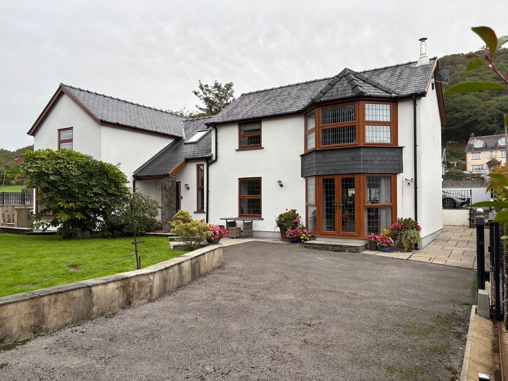 Property photo 1 of 34