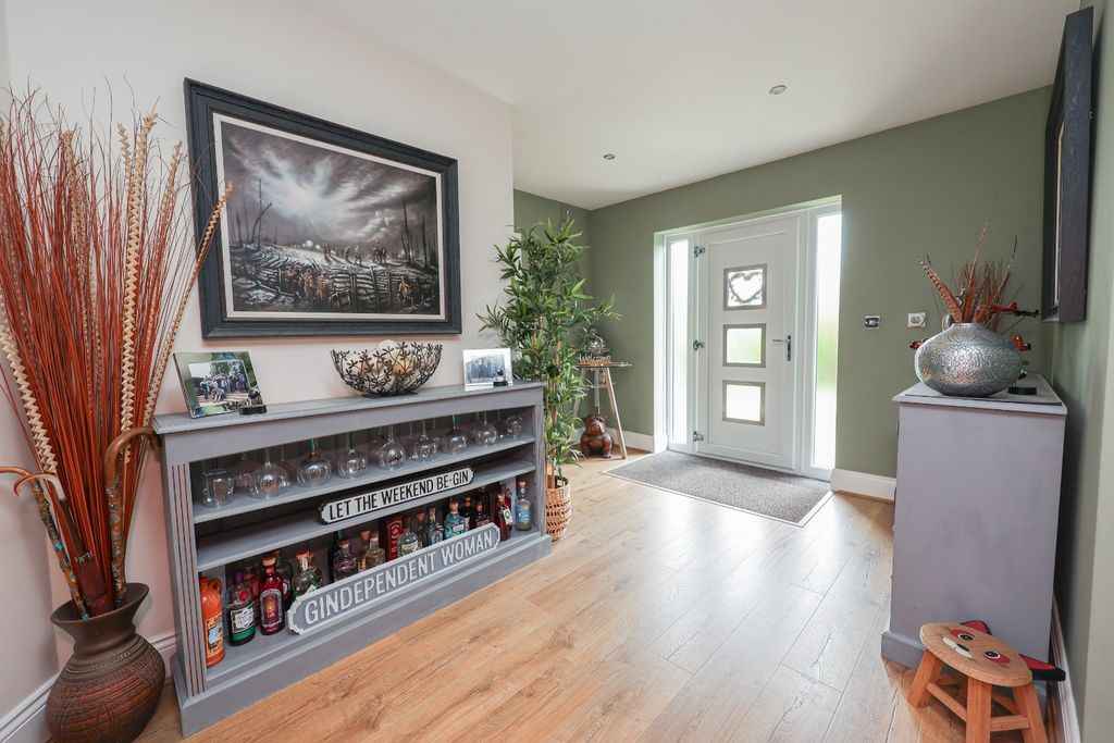 Property photo 2 of 38 4281263