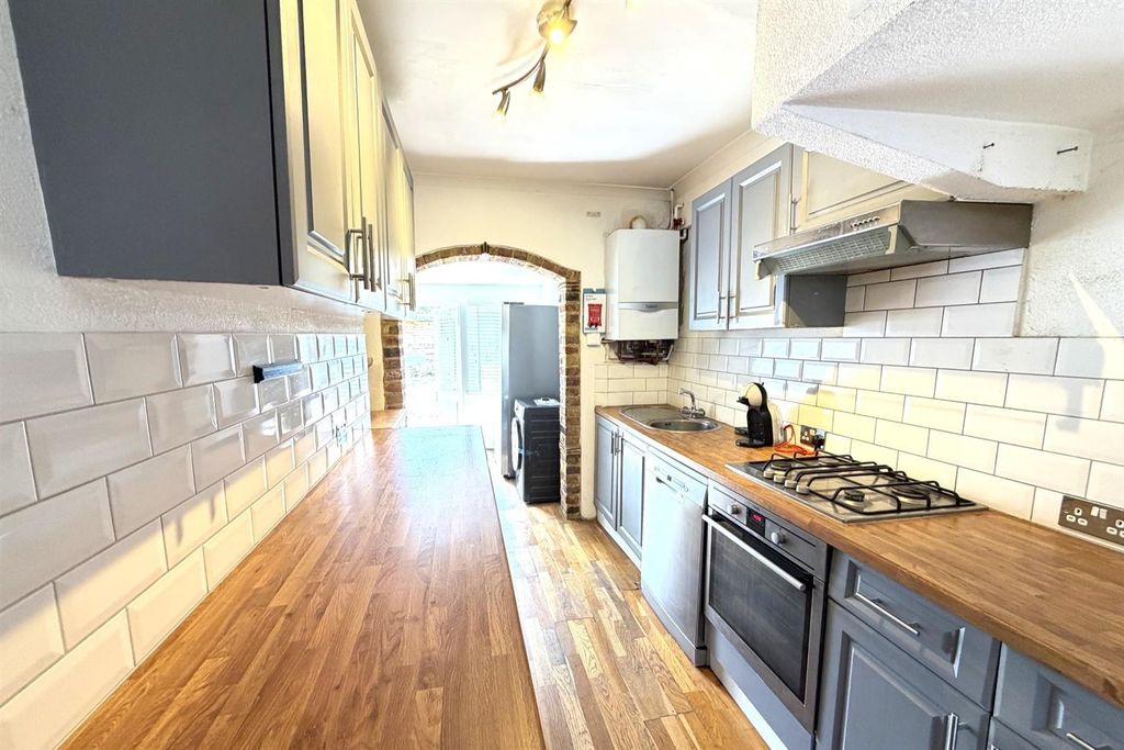Property photo 1 of 12 Kitchen.Jpeg