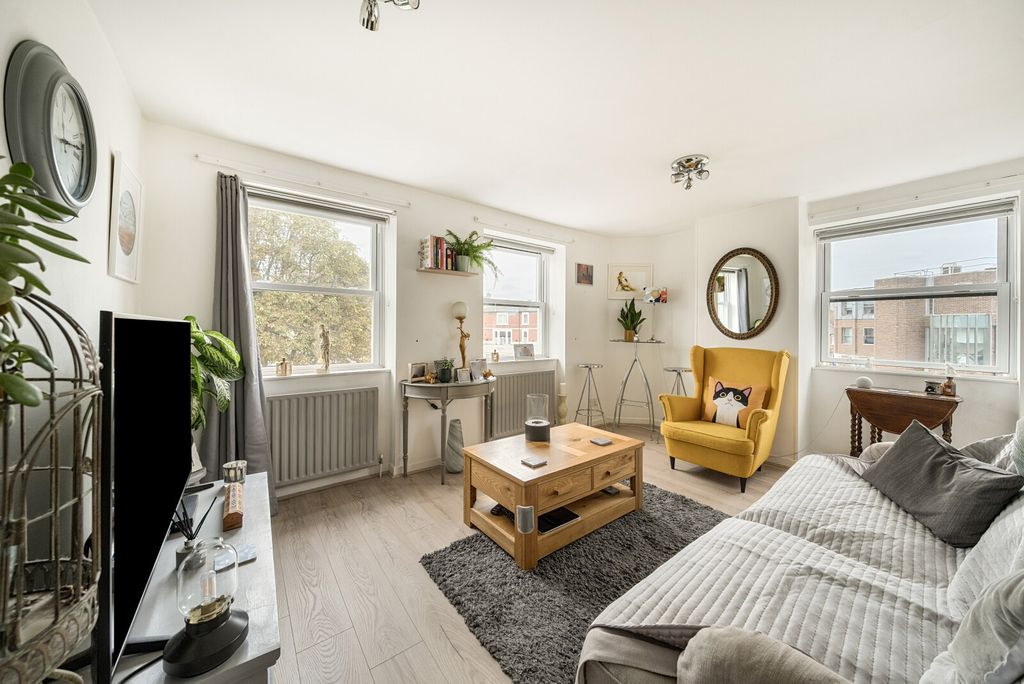 Property photo 2 of 18 1342966-10-68A6Fb...