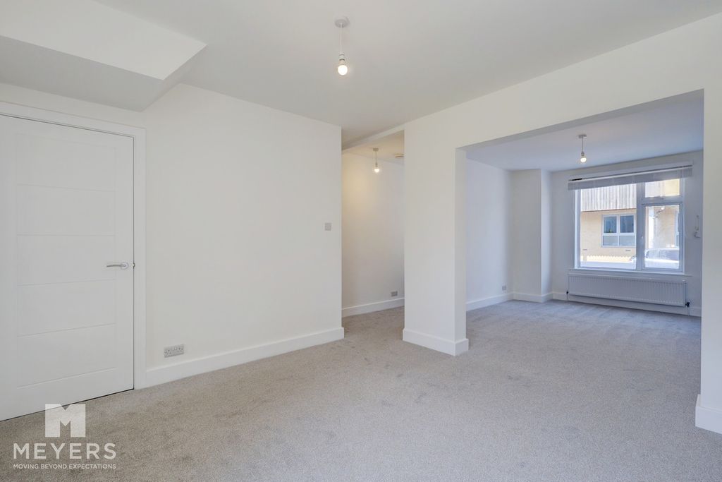 Property photo 3 of 35