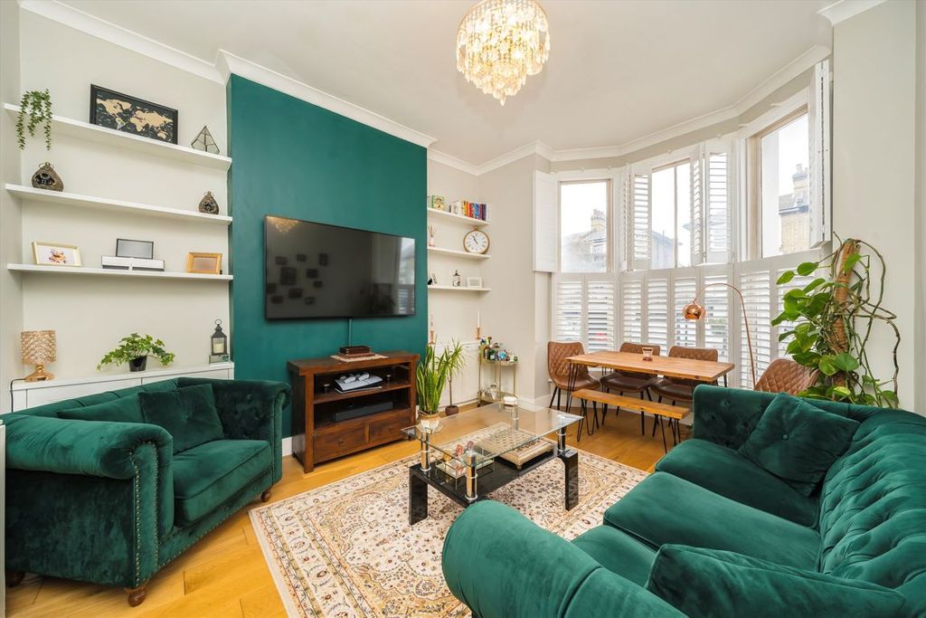 Property photo 2 of 8