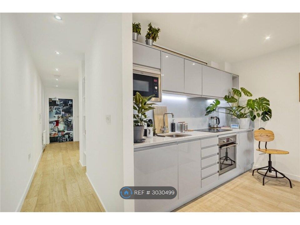 Property photo 3 of 11 Kitchen